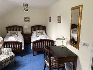 Гостевой дом Donard Demesne Dún Ard Двухместный номер с 2 отдельными кроватями и ванной комнатой-1
